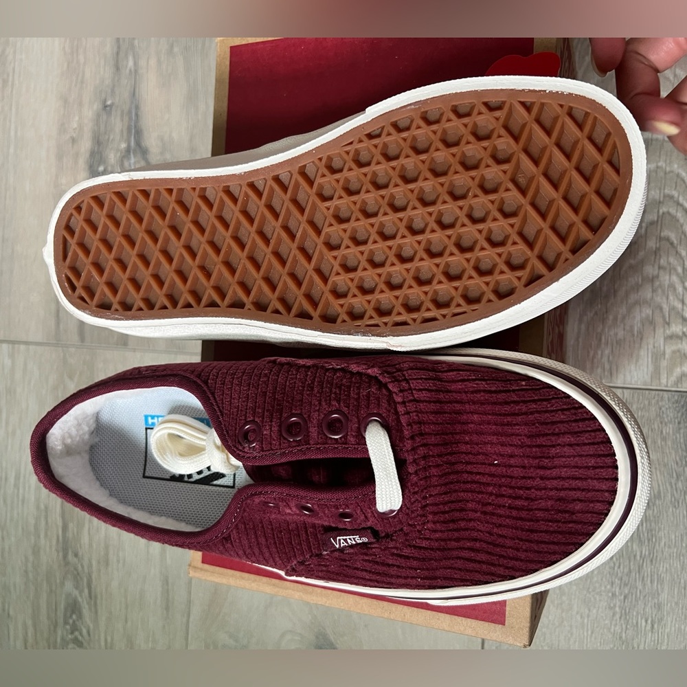 NEW Vans - Picture 2 of 6